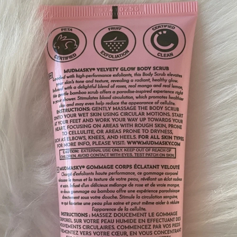 Mudmasky Velvety Glow Body Scrub - new and sealed 6.0 Fl oz